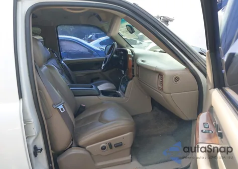 2003 Chevrolet Avalanche 1500 C1500 z USA, uszkodzony, nr VIN 3GNEC13T93G320904